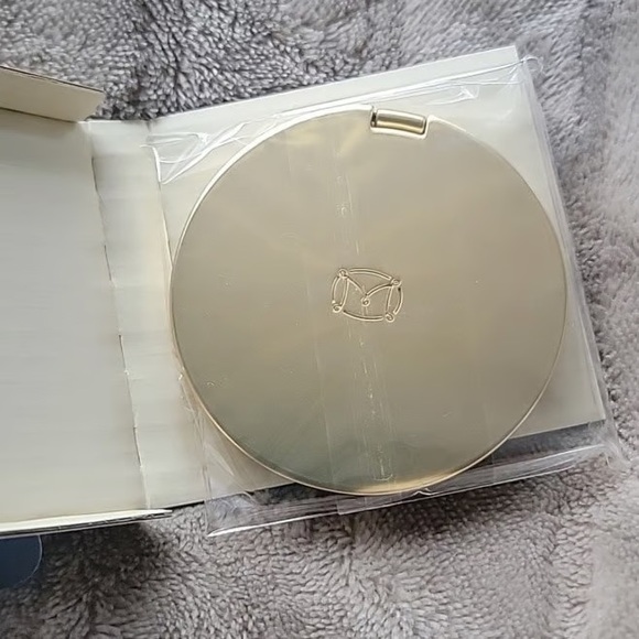 Merit Gold Compact Mirror - Picture 5 of 9